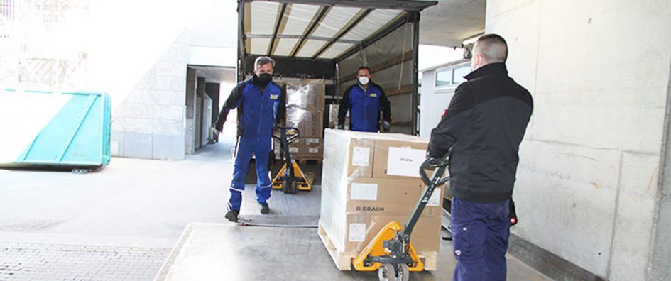 The delivery of medical material is picked up by a forwarding company.