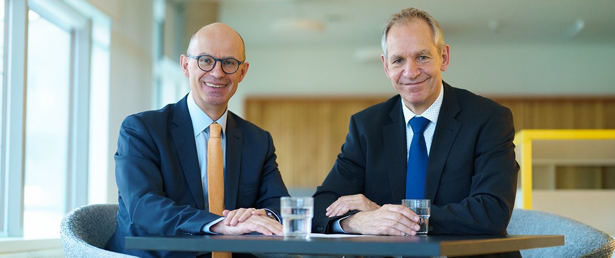 Links im Bild sitzt der Geschäftsführer der Robert Bosch Stiftung Bernhard Straub und rechts im Bild Mark Dominik Alscher, Geschäftsführer des Bosch Health Campus.